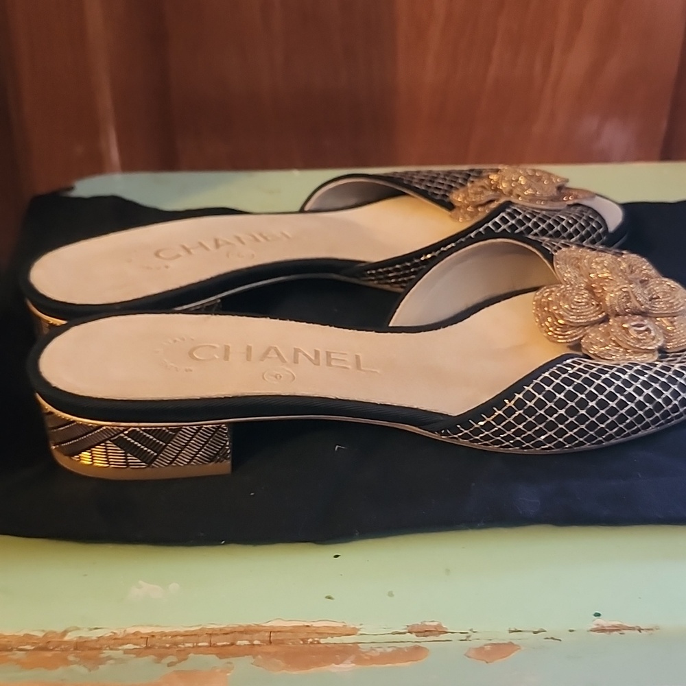 CHANEL Camelia Slide Sandals Black & Gold Size 36 - Picture 14 of 16